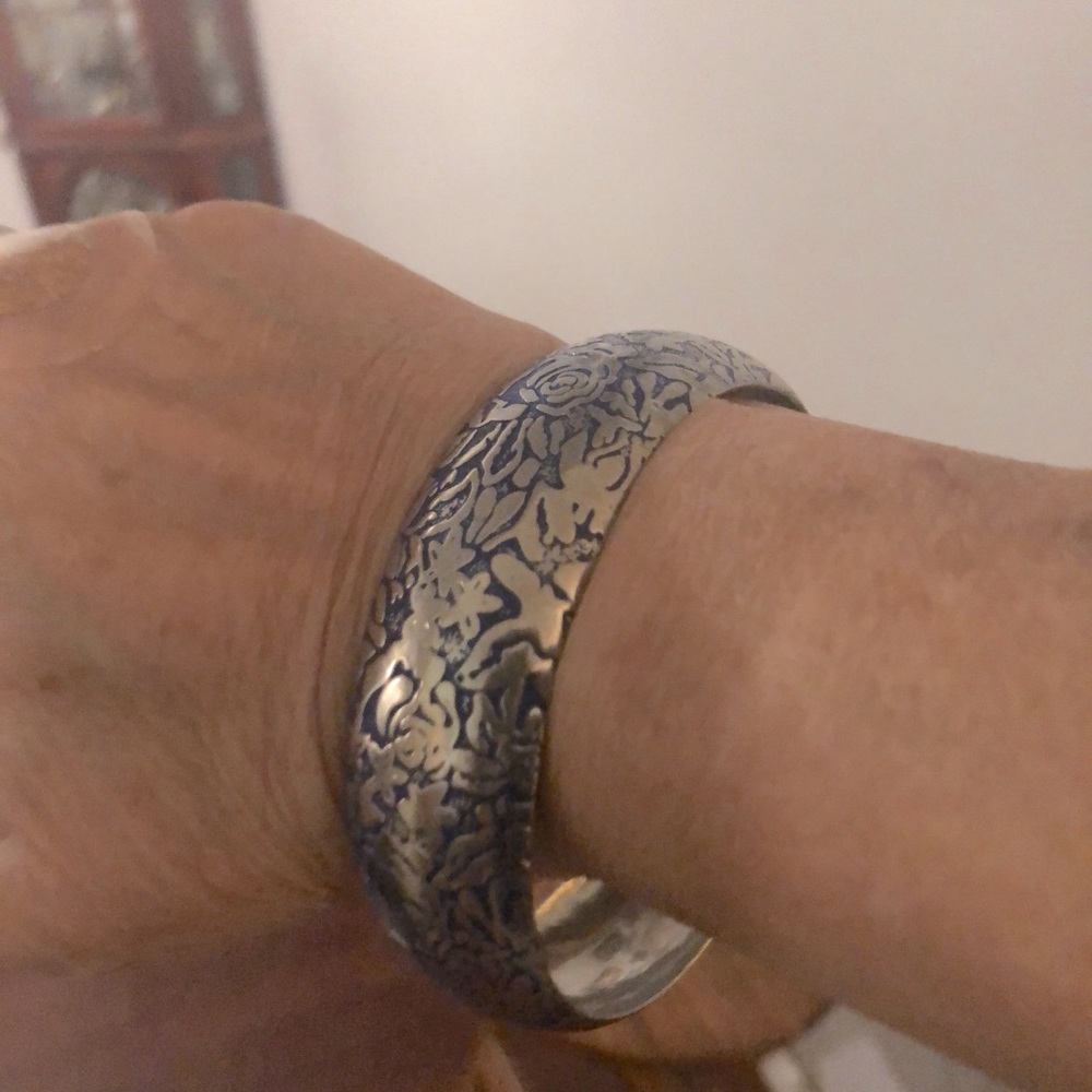 Lovely Silver and blue bracelet
